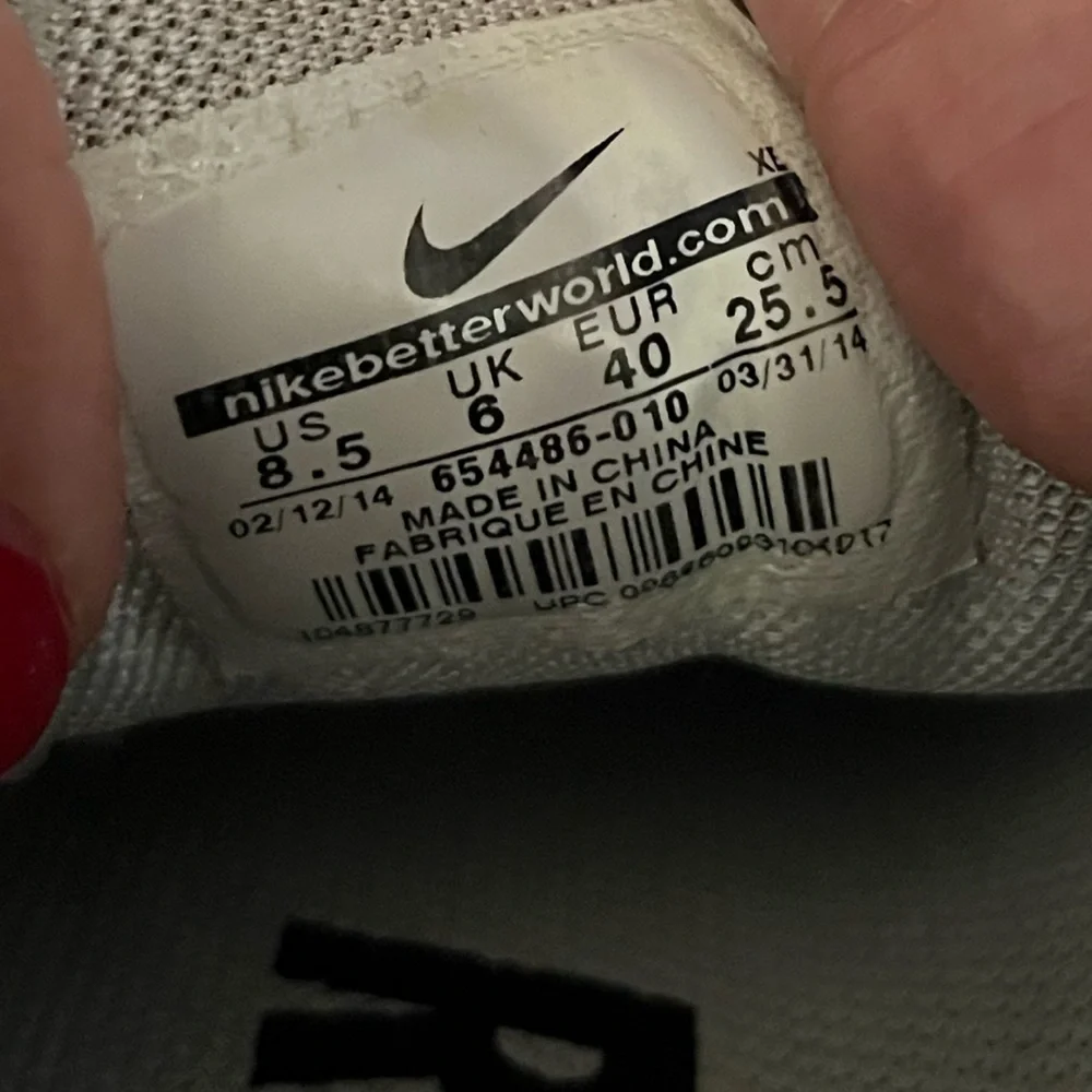 Nike Black and White Women's Running Shoes - Picture 9 of 9